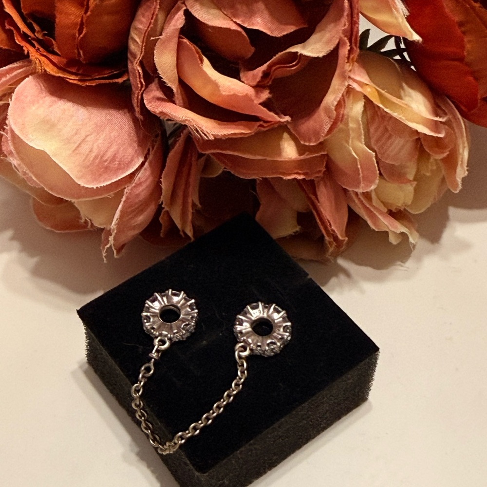 Pandora Sparkle Safety Chain